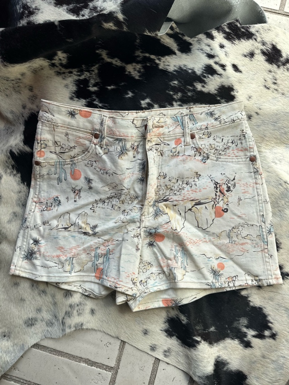 Wrangler Desert Scene High-Rise Jean Shorts in Light Cream with Coral Accents